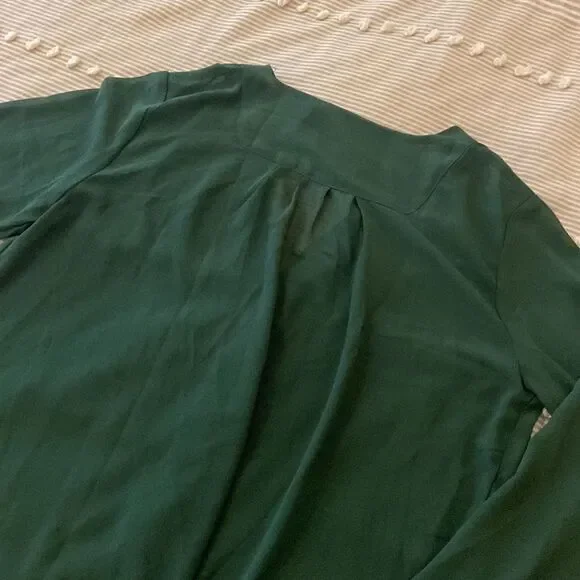 ✨5 for $15✨ Sheer Blouse - Picture 9 of 9